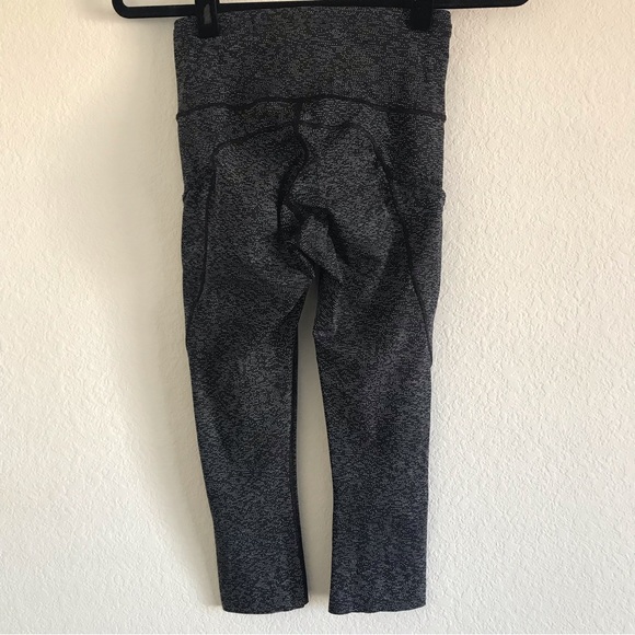 Lululemon Fast & Free Crop II sz 4 - Picture 3 of 11